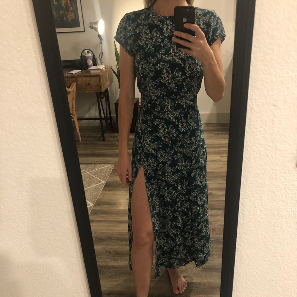 URBAN OUTFITTERS CAP SLEEVE MIDI DRESS